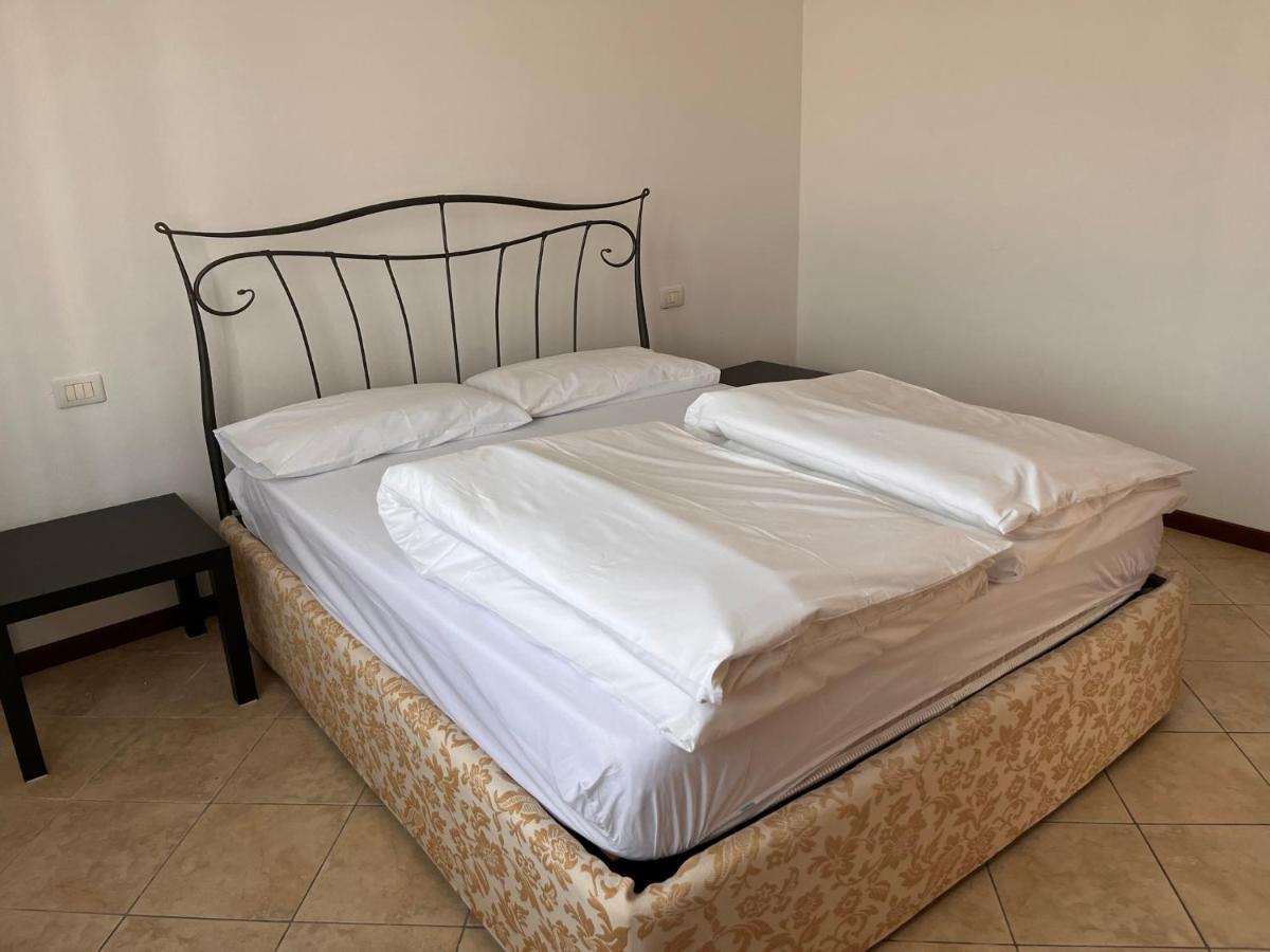 Sebino 11 Apartment Peschiera del Garda Luaran gambar