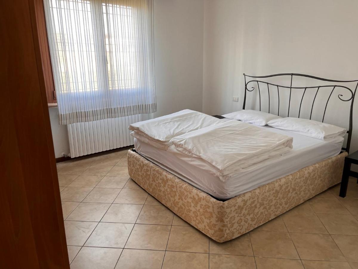 Sebino 11 Apartment Peschiera del Garda Luaran gambar