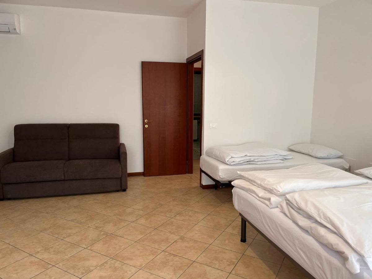 Sebino 11 Apartment Peschiera del Garda Luaran gambar