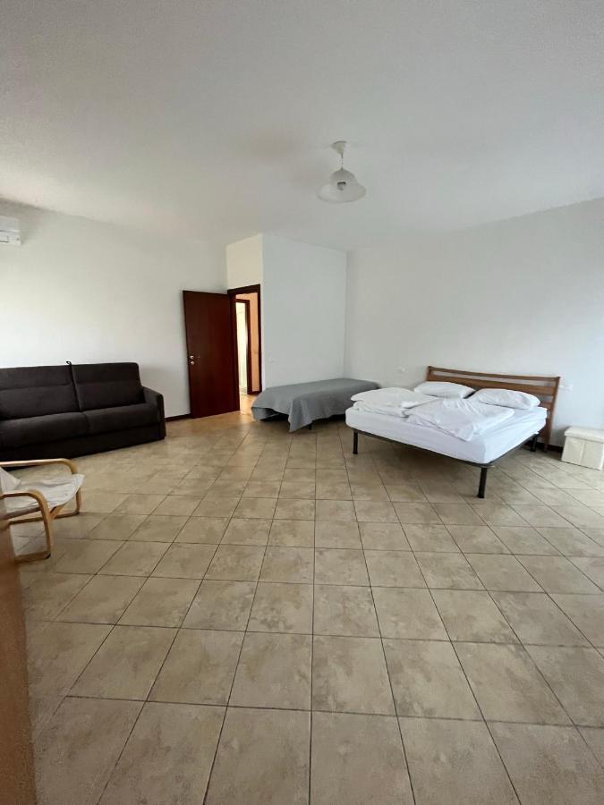 Sebino 11 Apartment Peschiera del Garda Luaran gambar